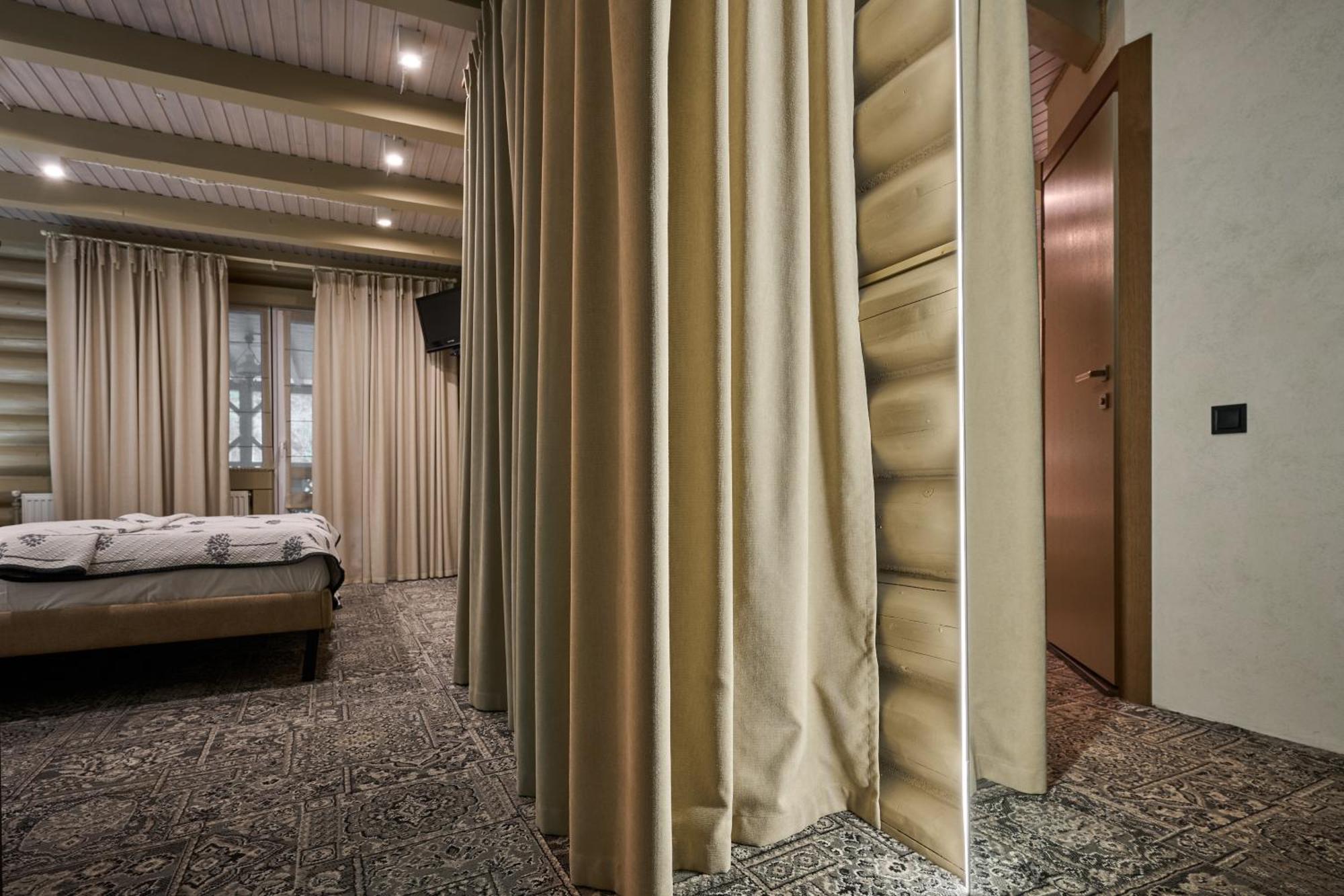 Hotel Vedmezhyi Dvir Bukovel Eksteriør bilde